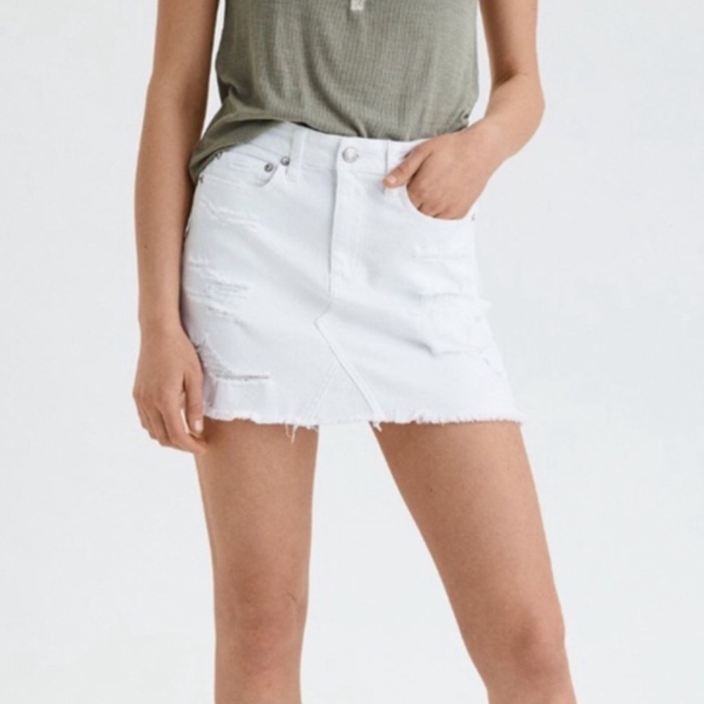 AEO White Distressed Stretch Denim Skirt